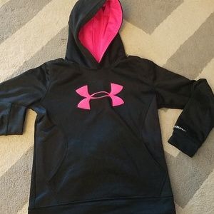 Girls youth under armour pullover.  Youth large